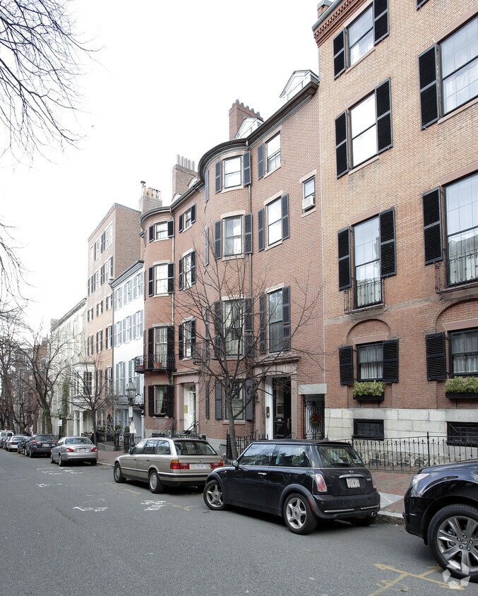 19 Chestnut St - West Cedar & Chestnut Street Apartments