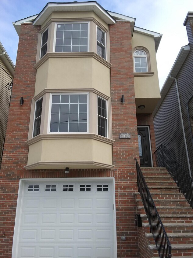 205 Cleveland Ave Unit 2, Harrison, NJ 07029 Apartments in Harrison
