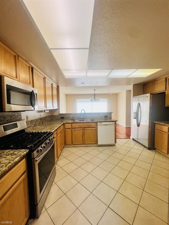 Building Photo - 3 br, 2.5 bath House - 330 Bellflower Drive