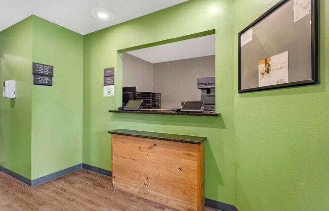 Building Photo - Furnished Studio-Fort Myers
