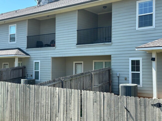 Foto del edificio - College Station - 3 Bedroom - 2.5 Bath - 2 car garage - fenced in back yard - Near Rock Prairie