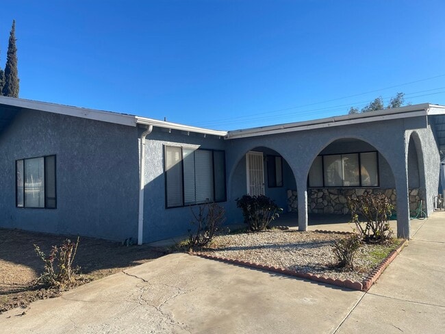 Foto del edificio - 3BD/1.5BA House -24701 Starcrest Dr.  Moreno Valley, CA 92553