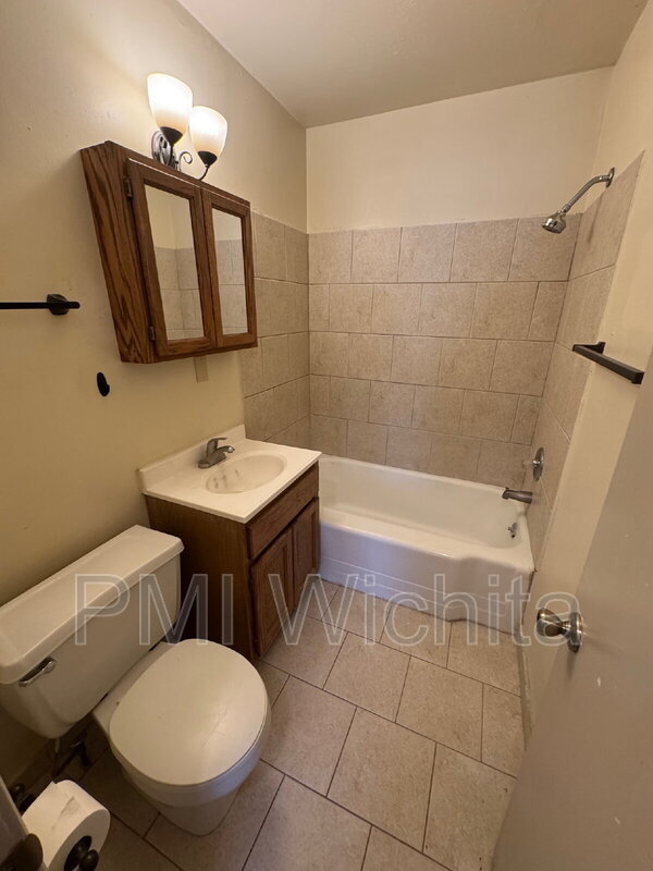 Foto del edificio - 6149 E Boston St