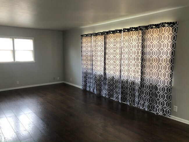 living room - 6027 W Keefe Ave Pkwy