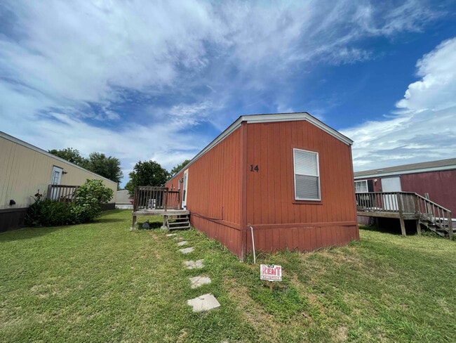 Building Photo - 2601 Leary Ln