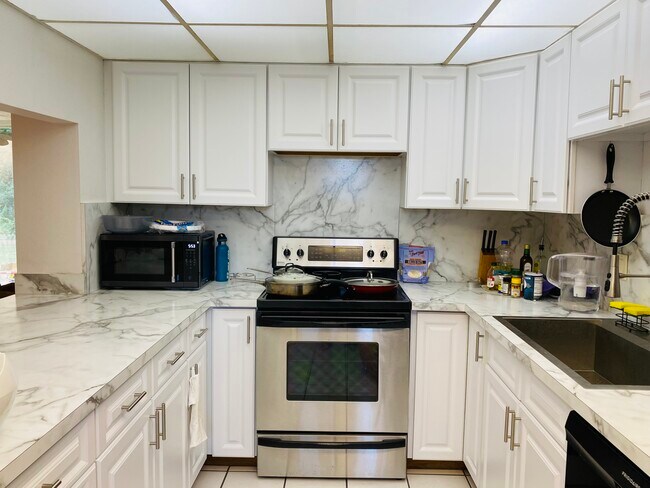 Foto del edificio - 9420 Live Oak Pl