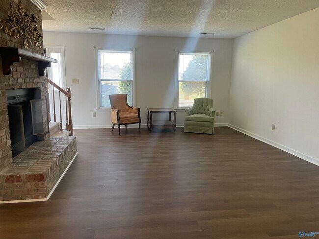 Foto del edificio - 6613 Steeplechase Dr NW