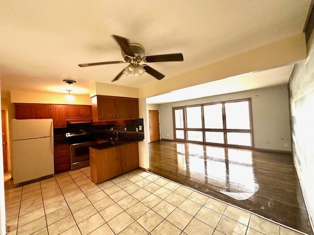 Foto del edificio - 3158 W 93rd St