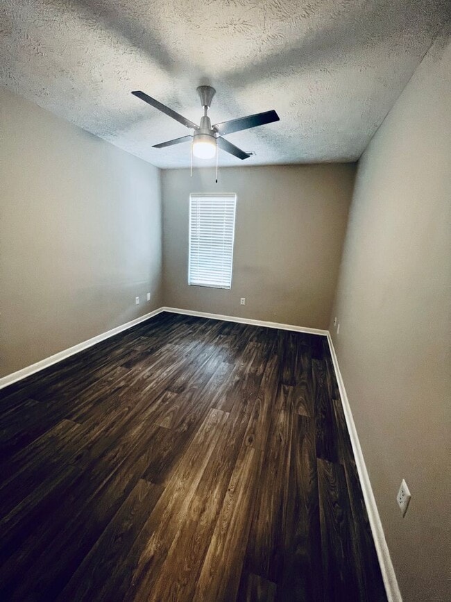 Building Photo - Forest Pointe