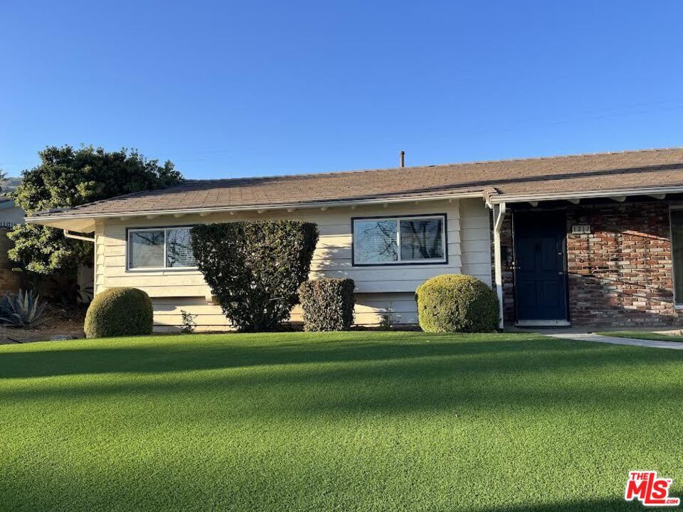 Primary Photo - 1017 E Palm Dr