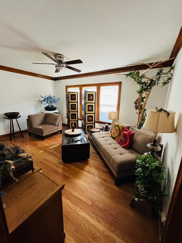 Foto principal - 5133 W Wrightwood Ave