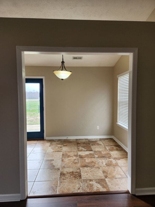 Building Photo - Beautiful Ranch Home