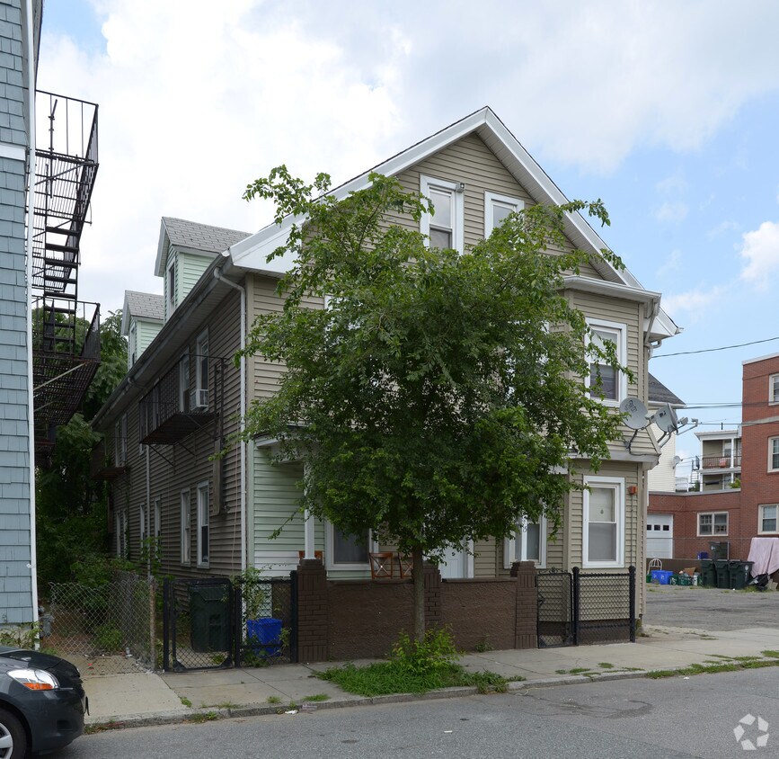 15 Monticello St, Providence, RI 02904 15 Monticello St Providence