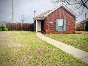 Building Photo - 8928 Asheville Dr