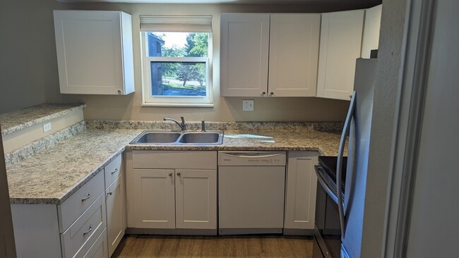 Building Photo - 1025 Moorings Dr