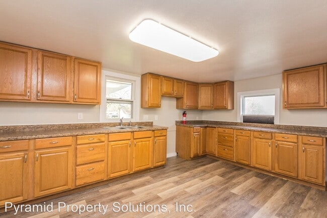 Building Photo - 3 br, 2 bath House - 704 West 5th St