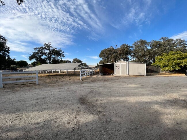 Foto del edificio - Country Property - ALL UTILITIES INCLUDED