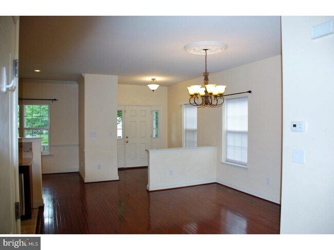 Building Photo - 1220 Rosemont Terrace