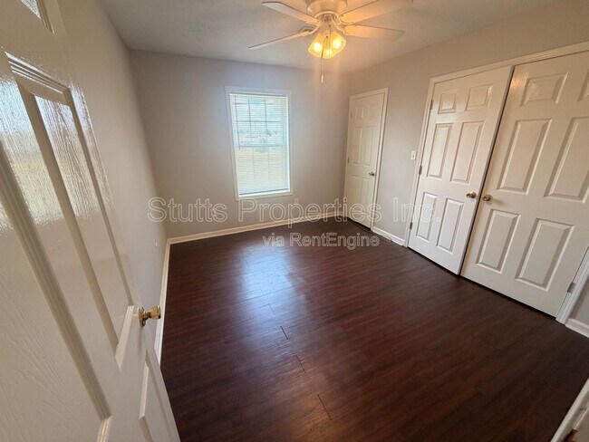 Foto del edificio - 406 Jackson Ave