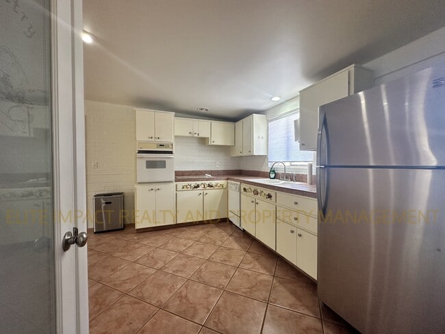 Building Photo - 6624 E Nelson Dr