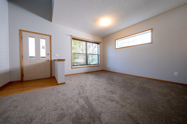 Building Photo - 12101 Waconia Cir NE