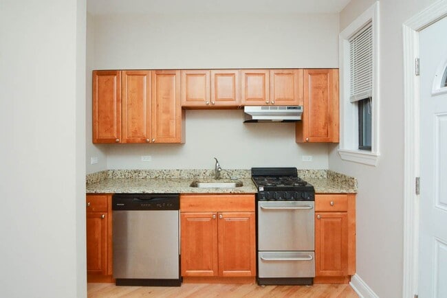 Building Photo - 899 Green Bay Rd