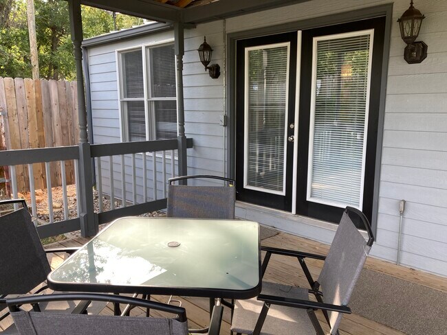 Foto del edificio - 6213 Rough Rd