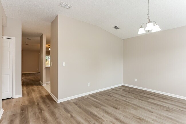 Building Photo - 3416 International Village Dr W
