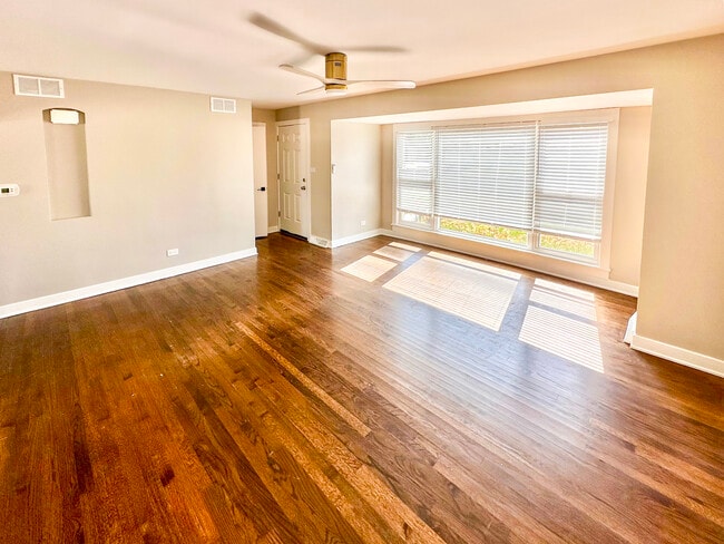 Foto del edificio - 8150 W Winnemac Ave