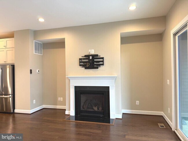 Foto del edificio - 20396 Roslindale Dr