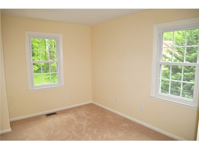 Building Photo - 842 Stockbridge Dr