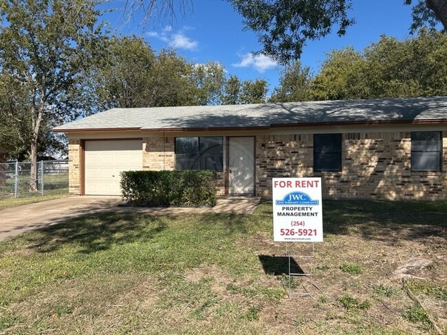 Building Photo - 607 Spoke Dr