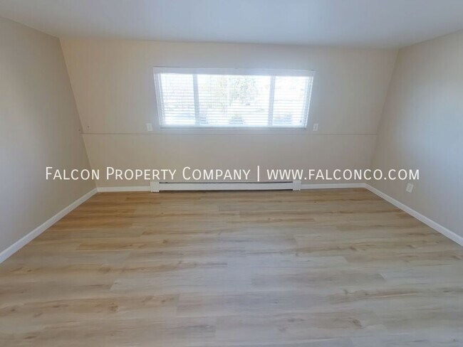 Building Photo - Inviting Apartment in Village 7! - Approve...