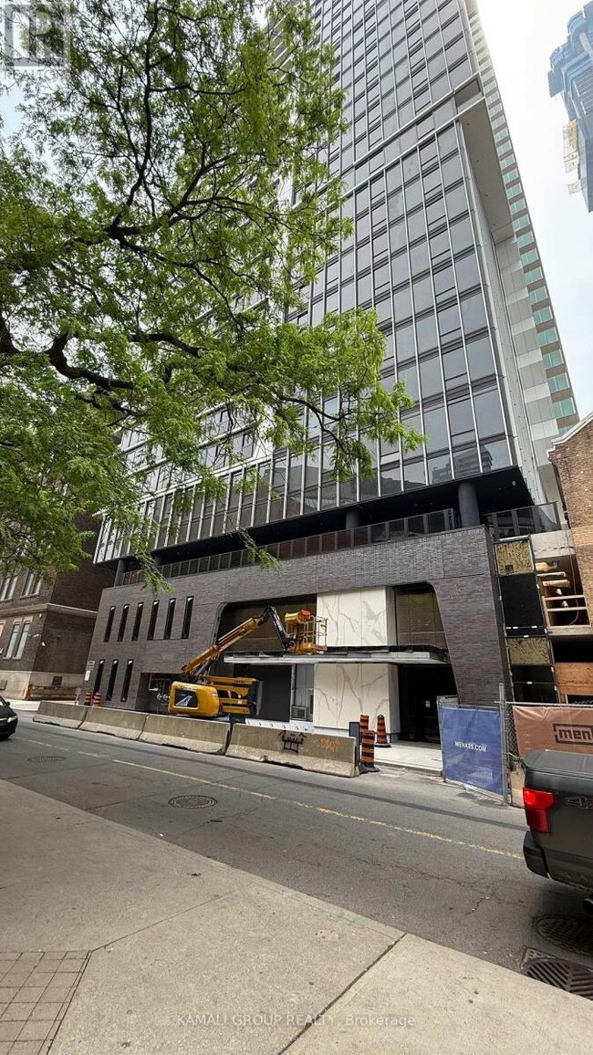 Building Photo - 771 Yonge St