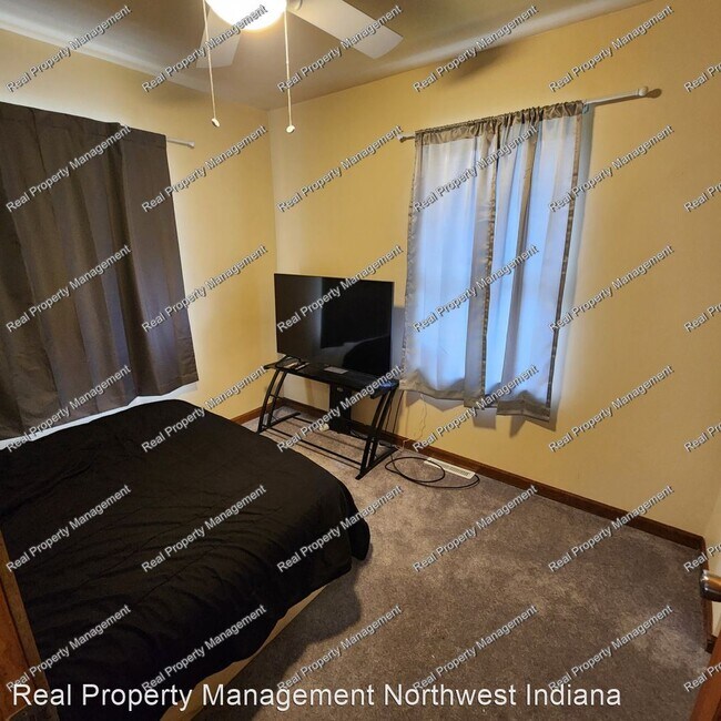 Building Photo - 3 br, 1 bath House - 13021 Edison St.