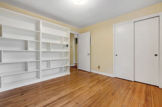 Foto del edificio - Stunning 3 Bedroom 2 Bathroom Mid-Century ...