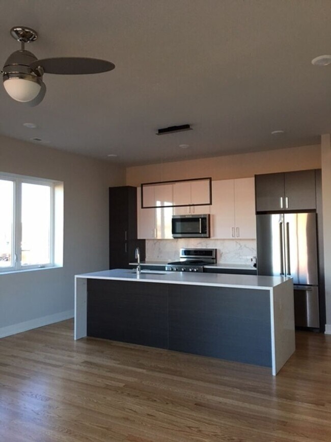 Foto del edificio - 1639 W Grand Ave