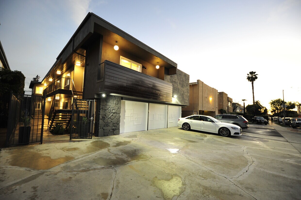 Primary Photo - 12240 Pacific Ave