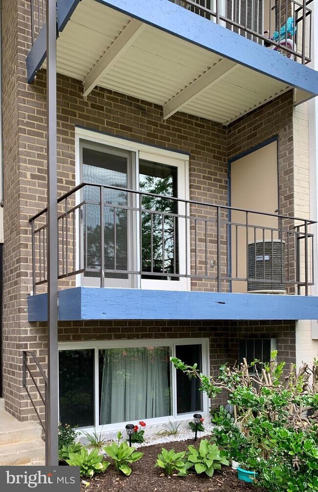 Building Photo - 11374 Cherry Hill Rd