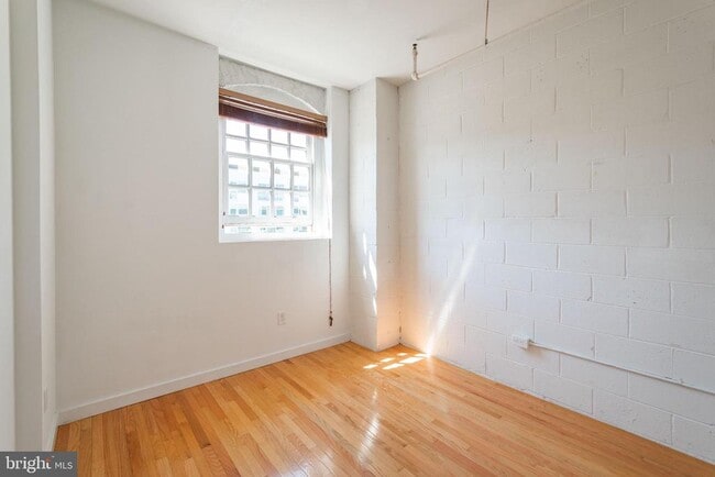 Foto del edificio - 4 Leverington Ave