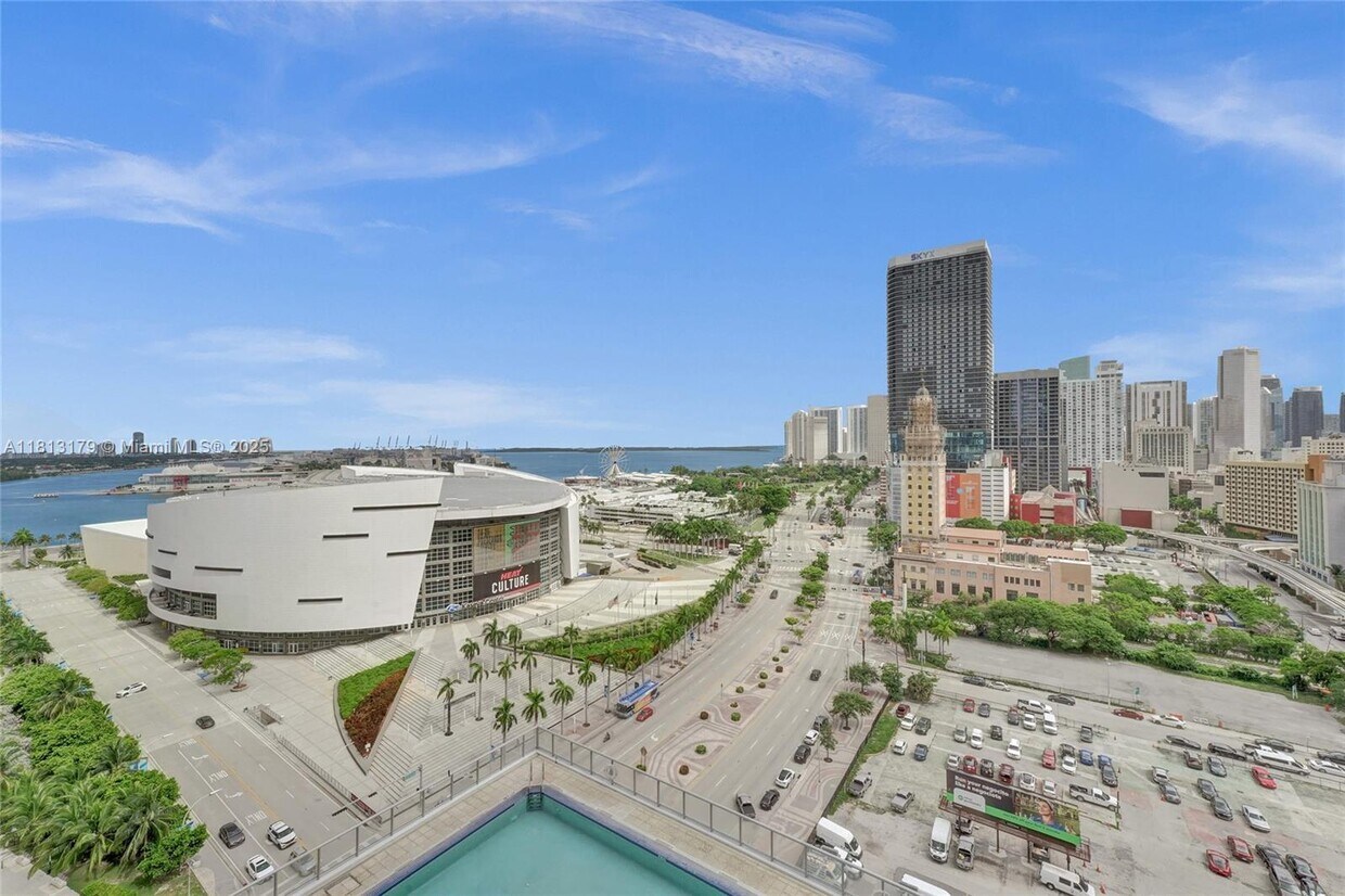 Primary Photo - 888 Biscayne Blvd
