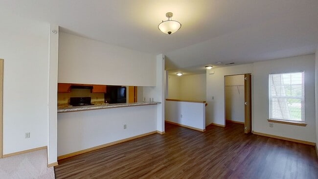 Building Photo - 645 Cedar Bluffs Dr