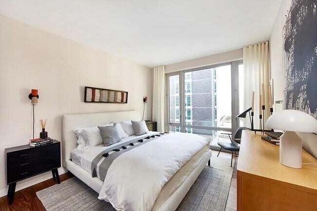 Foto del edificio - 75 Park Ln S