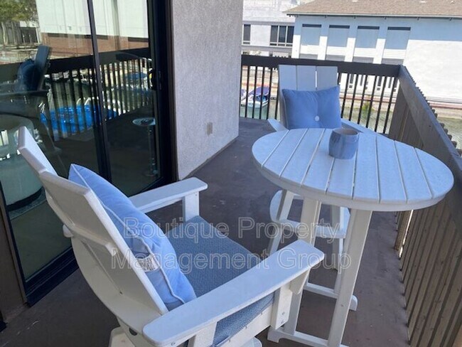 Building Photo - 8234 Marina Pacifica Dr N
