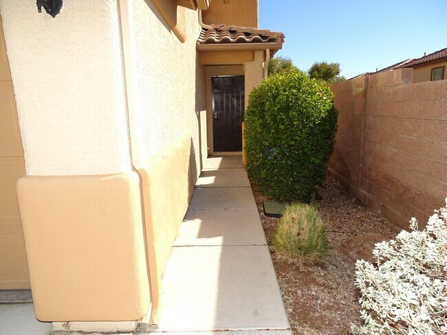 Foto del edificio - 3 Bedroom Home In The Heart Of Summerlin
