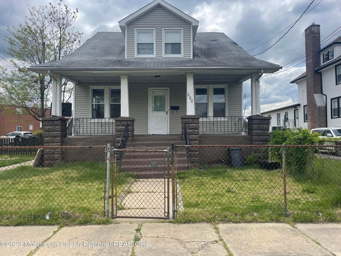 Primary Photo - 217 Creek Rd