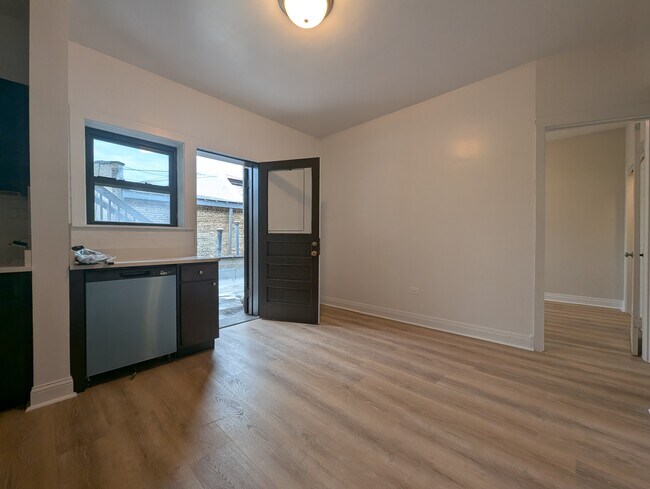 Foto del edificio - 2638 N Milwaukee Ave