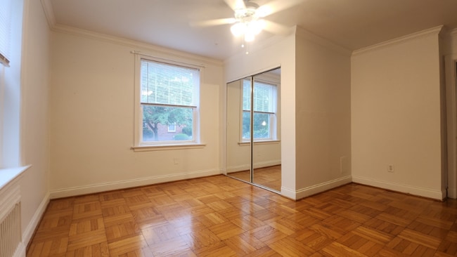 Building Photo - 813 Westwood Dr