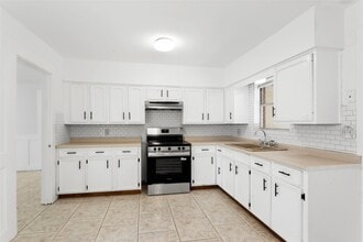 Building Photo - 1212 W Snyder St