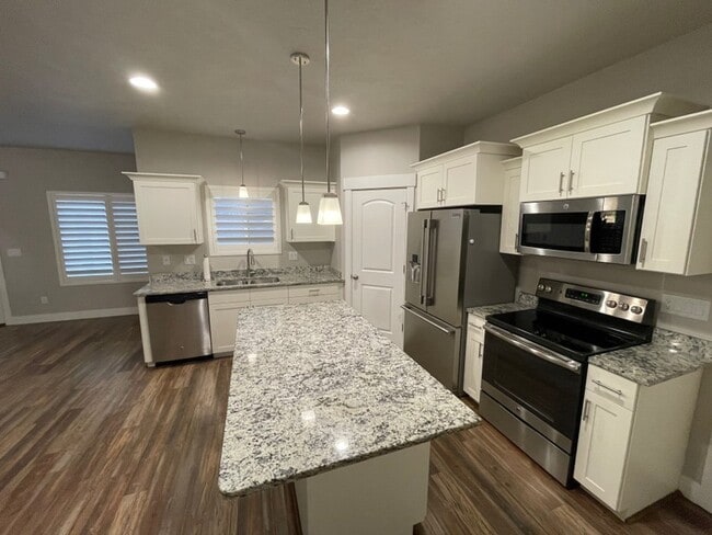 Building Photo - 3807 E Cunninghill Dr